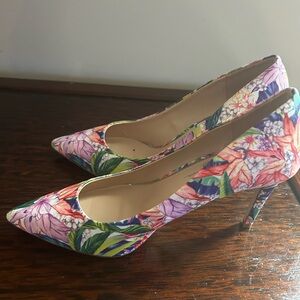 Beautiful floral pump by Jessica Simpson, never worn